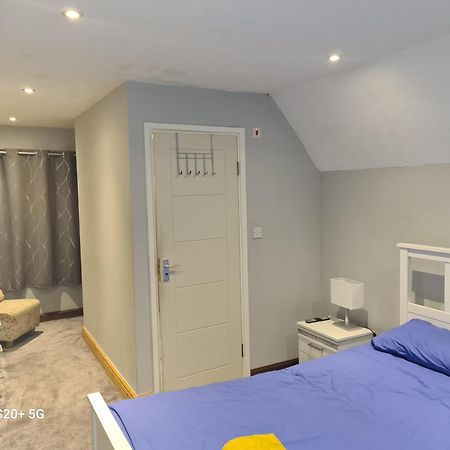 The Reading Whole Apartment With Private Lake And Gardens ภายนอก รูปภาพ