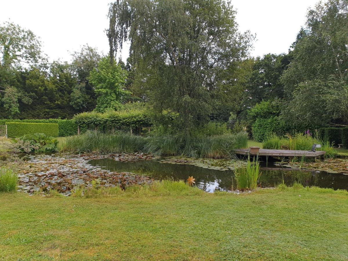 The Reading Whole Apartment With Private Lake And Gardens ภายนอก รูปภาพ