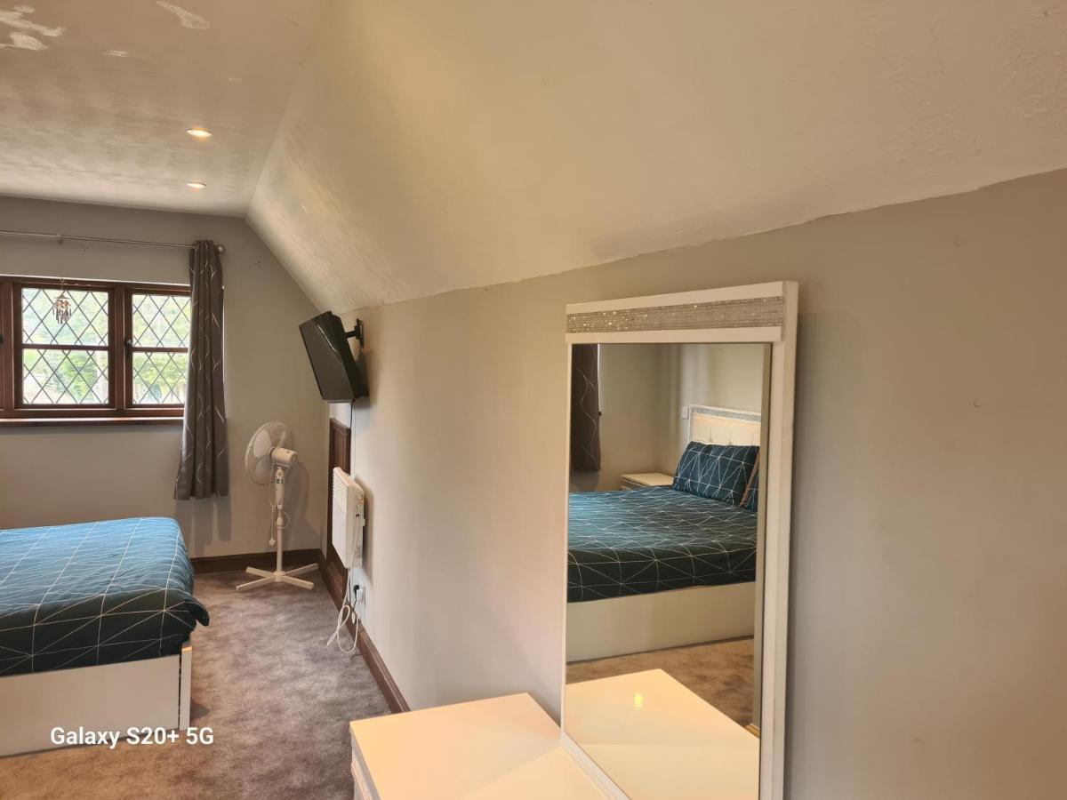 The Reading Whole Apartment With Private Lake And Gardens ภายนอก รูปภาพ