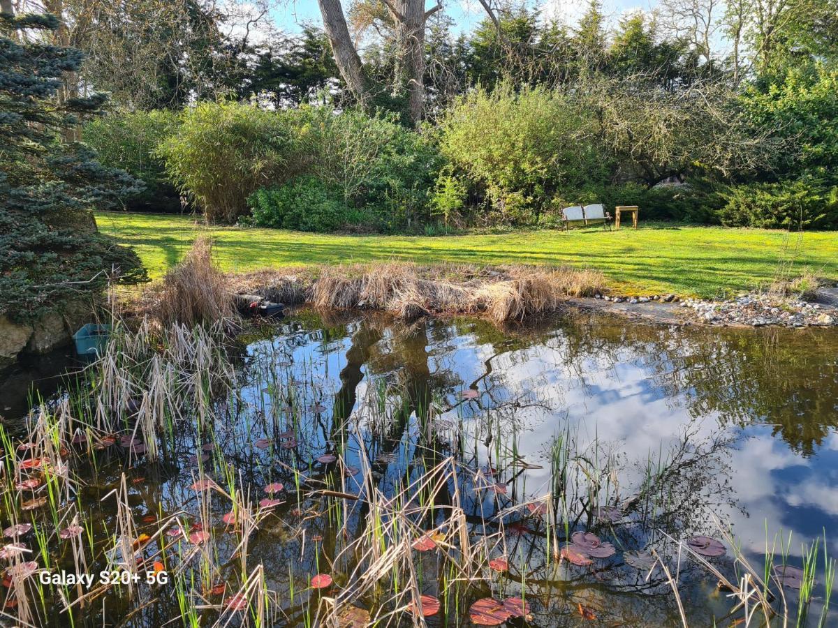 The Reading Whole Apartment With Private Lake And Gardens ภายนอก รูปภาพ