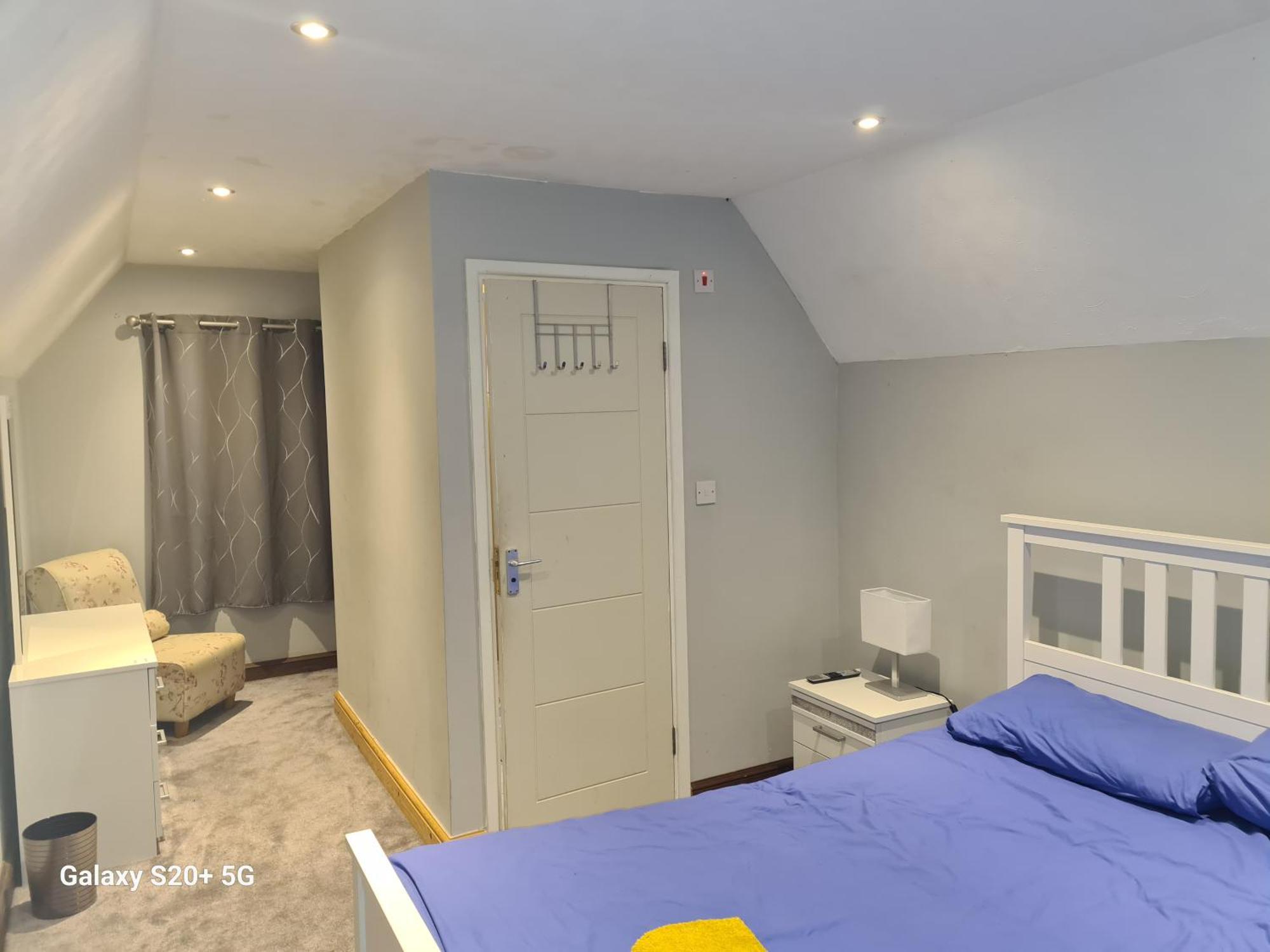 The Reading Whole Apartment With Private Lake And Gardens ภายนอก รูปภาพ